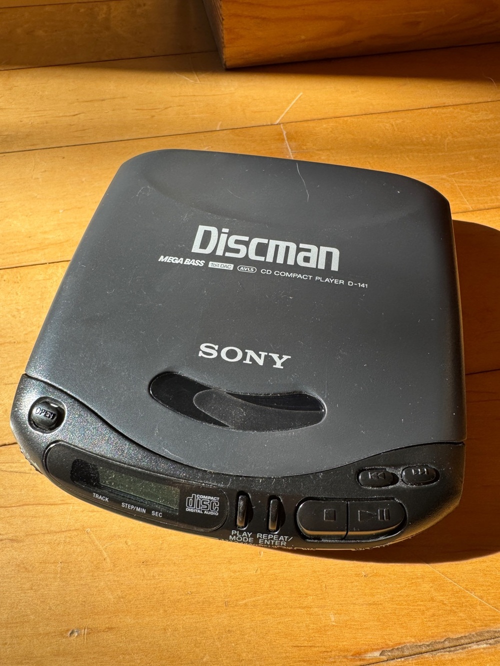 Sony Discman D-141 Black Mega Bass Auxiliary Portable Compact CD Player Tested